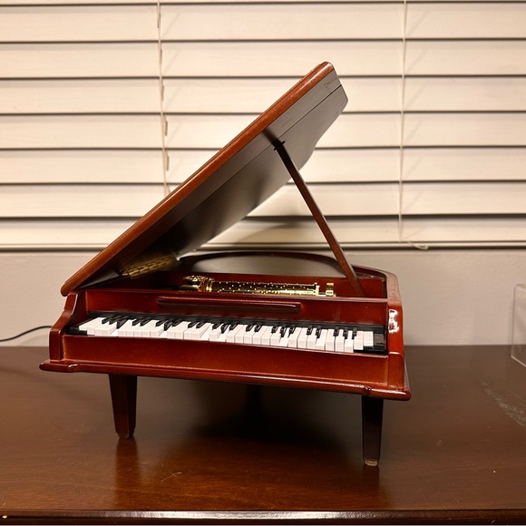 Unique Cracker Barrel Mini Musical Grand Piano